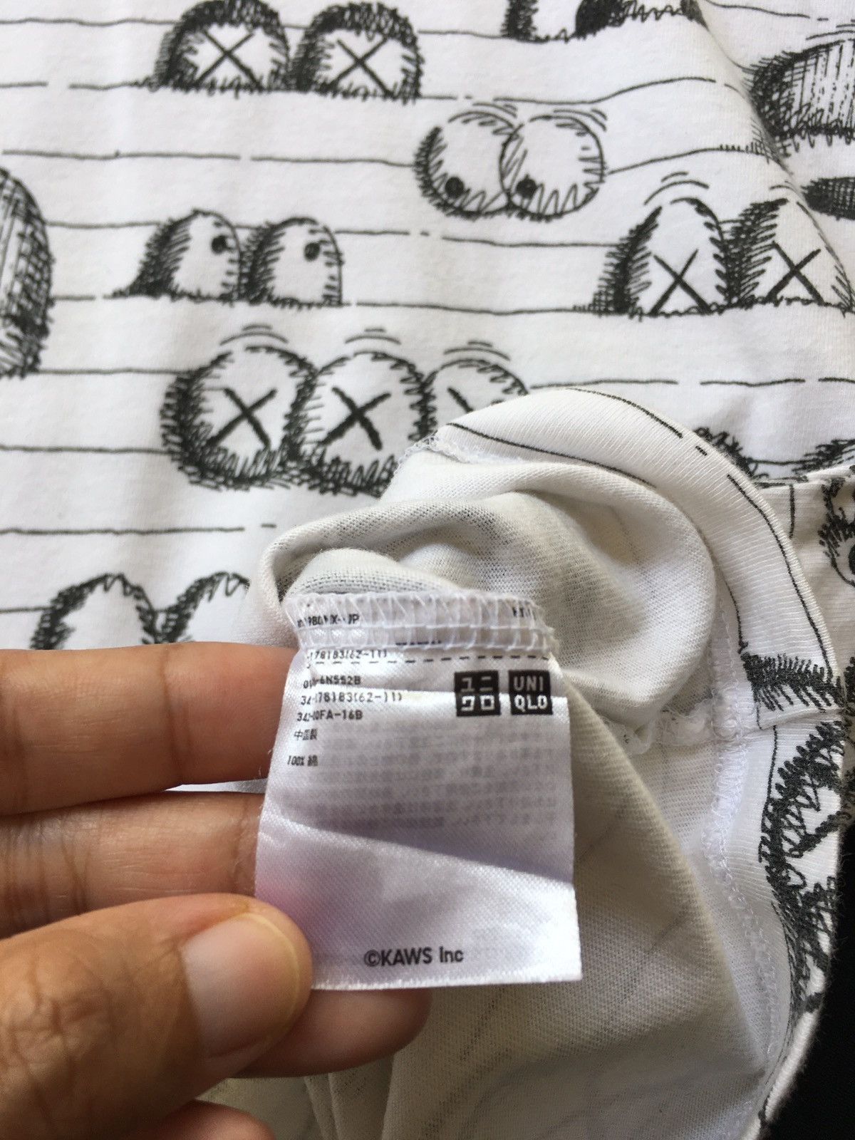 Kaws × Uniqlo Rare Uniqlo x KAWS Graphic Logo Tshirt Size US L / EU 52-54 / 3 - 7 Thumbnail