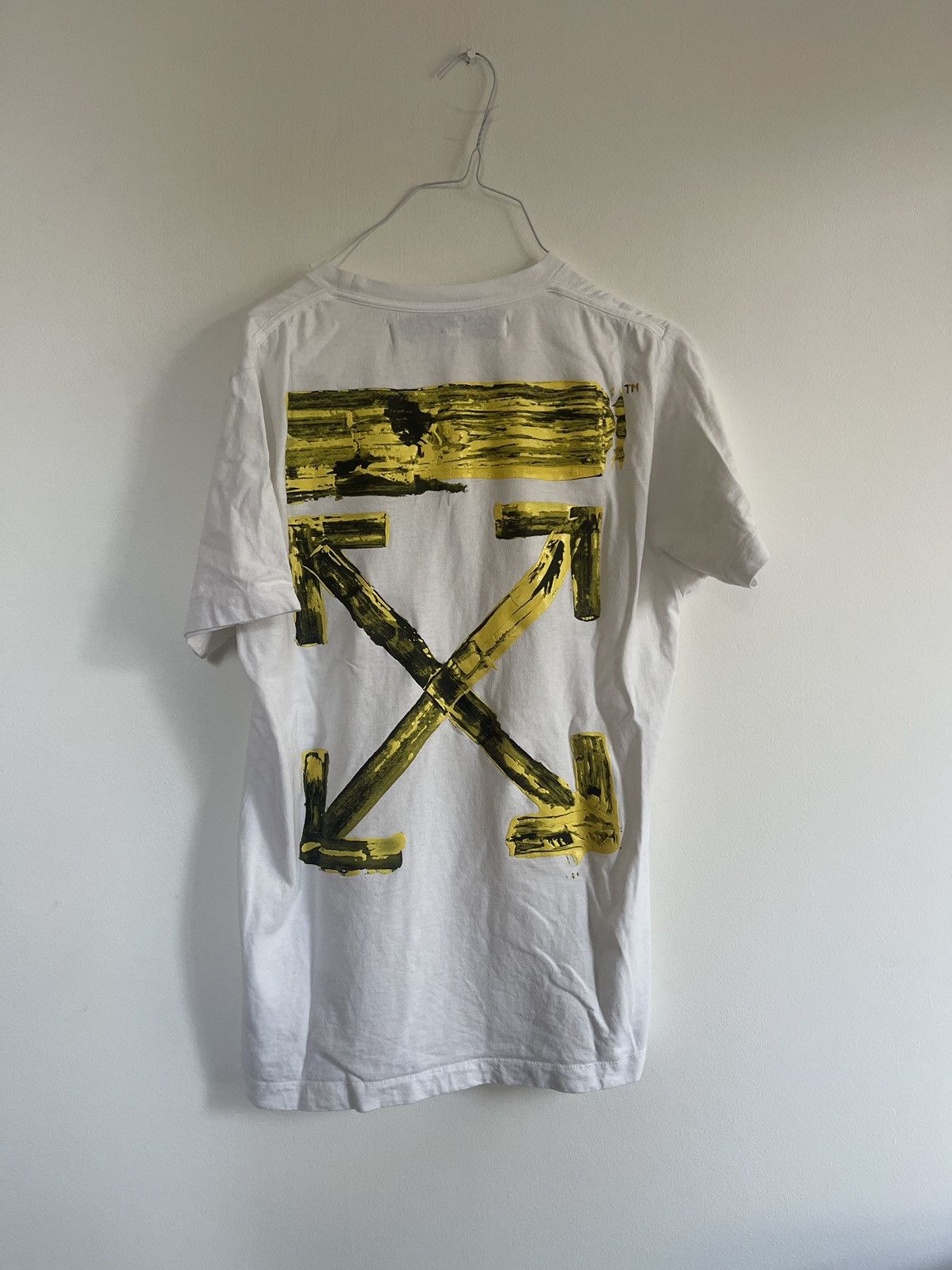 Off-White Off white acrylic Arrow TEE | Grailed
