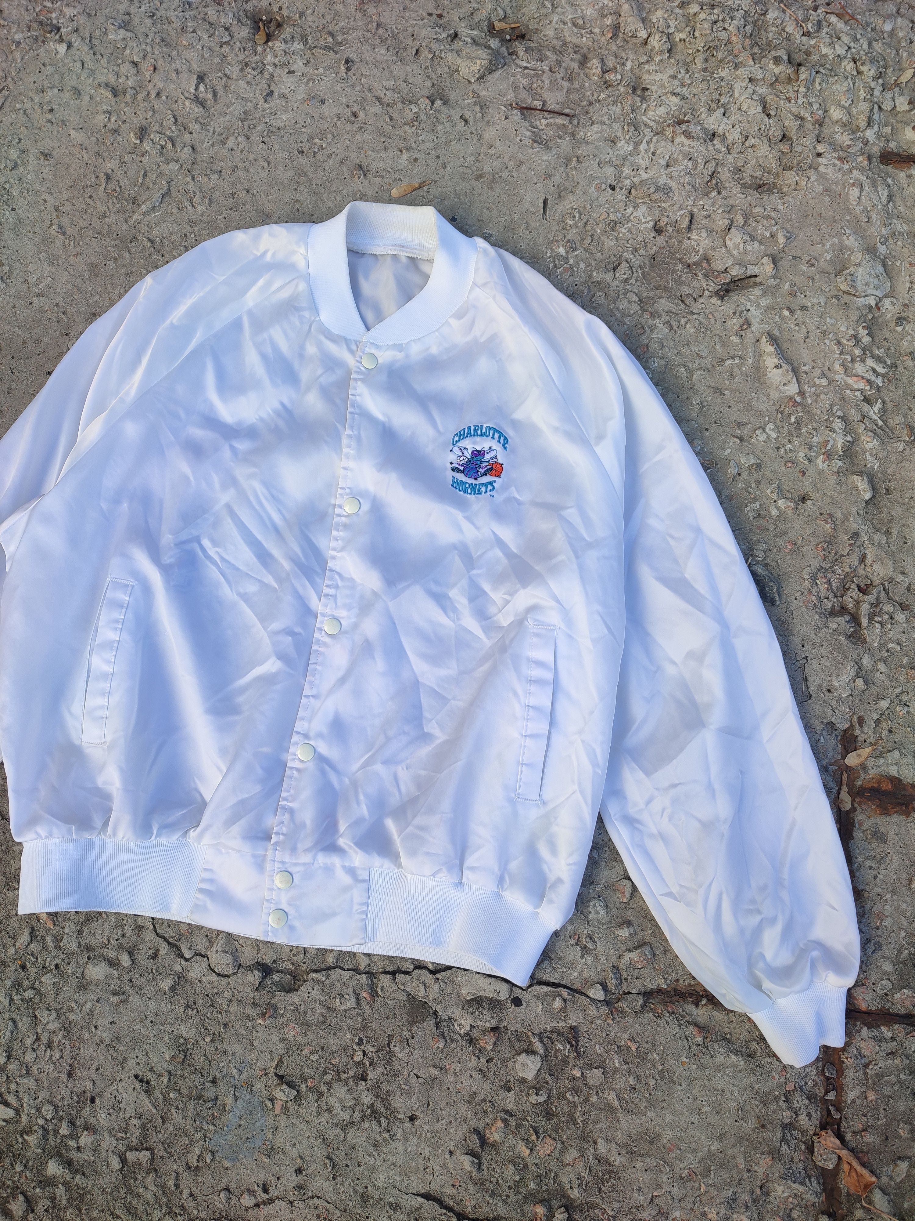 NBA Vintage Charlotte Hornets Logo Bomber Jacket Size US L / EU 52-54 / 3 - 2 Thumbnail