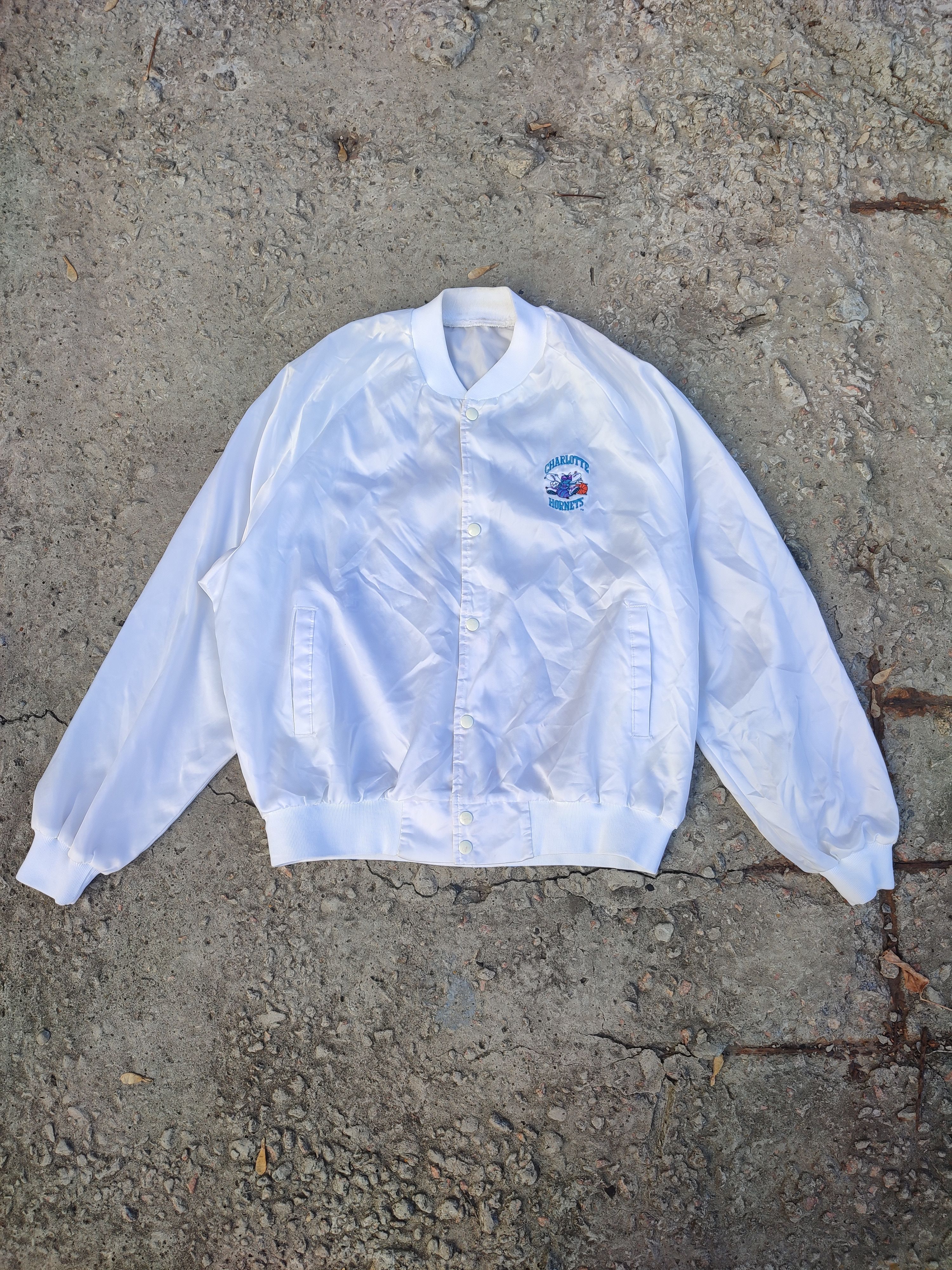 NBA Vintage Charlotte Hornets Logo Bomber Jacket Size US L / EU 52-54 / 3 - 1 Thumbnail