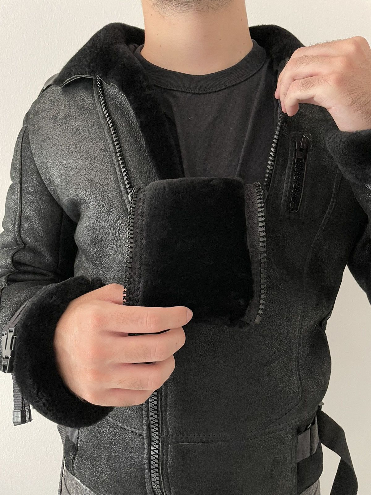 Dior × Hedi Slimane AW2007 “Navigate” shearling leather bondage archive jacket Size US M / EU 48-50 / 2 - 11 Thumbnail