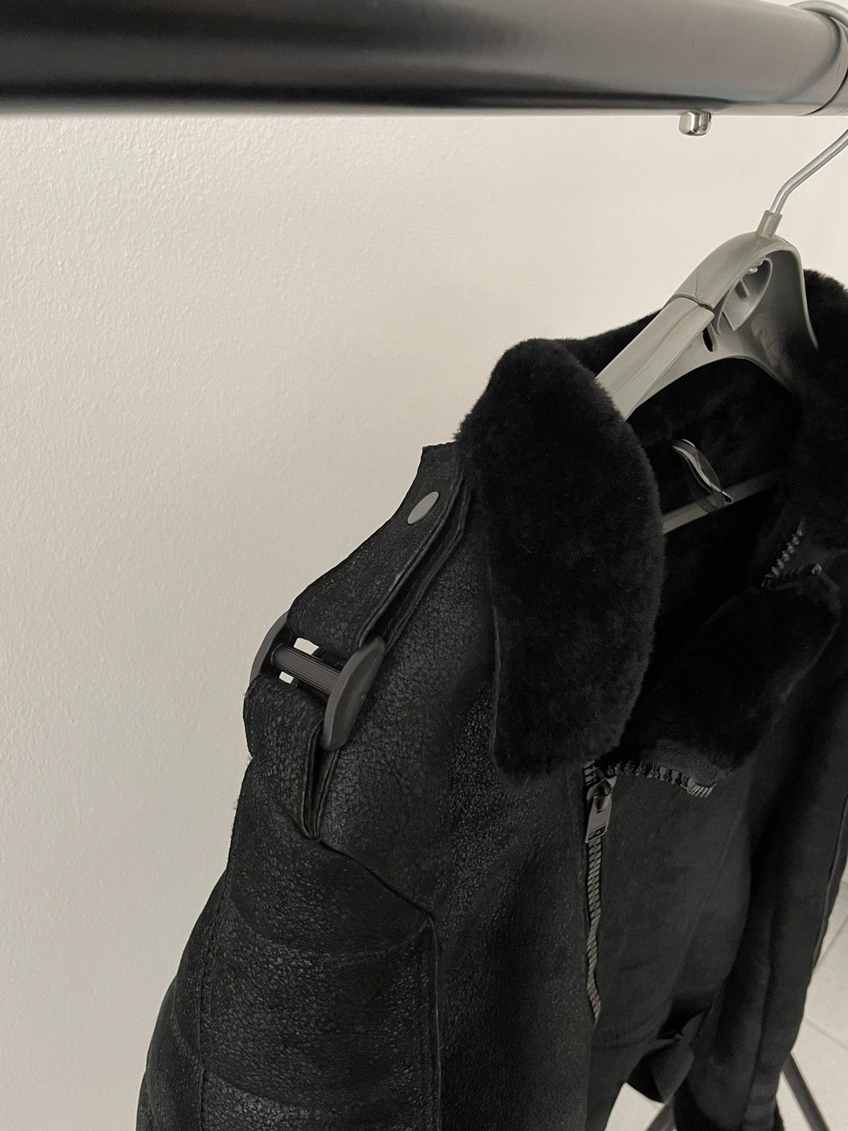 Dior × Hedi Slimane AW2007 “Navigate” shearling leather bondage archive jacket Size US M / EU 48-50 / 2 - 15 Thumbnail