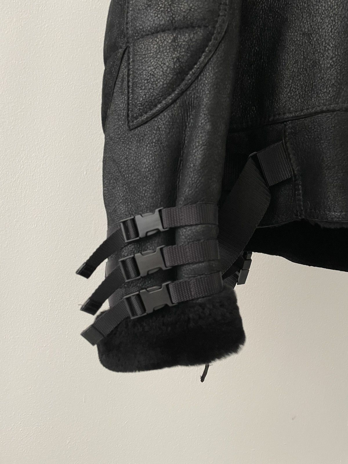 Dior × Hedi Slimane AW2007 “Navigate” shearling leather bondage archive jacket Size US M / EU 48-50 / 2 - 12 Thumbnail