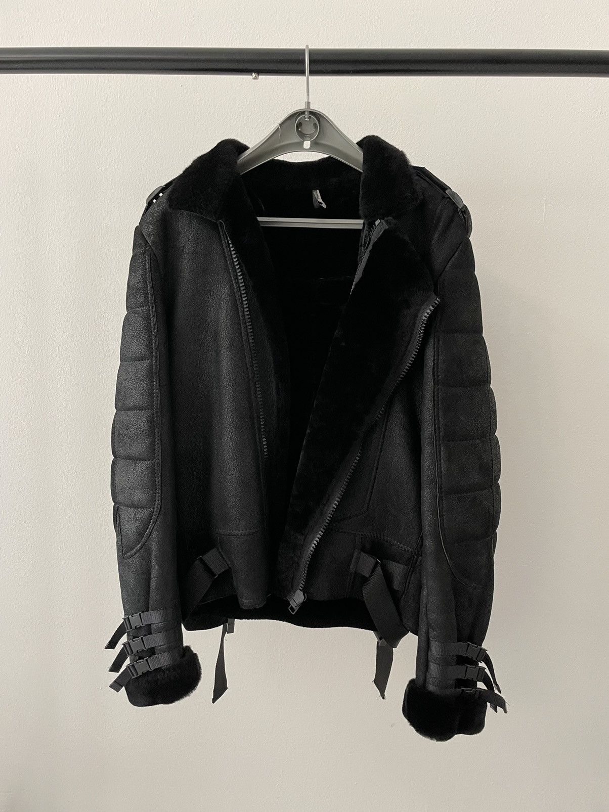 Dior × Hedi Slimane AW2007 “Navigate” shearling leather bondage