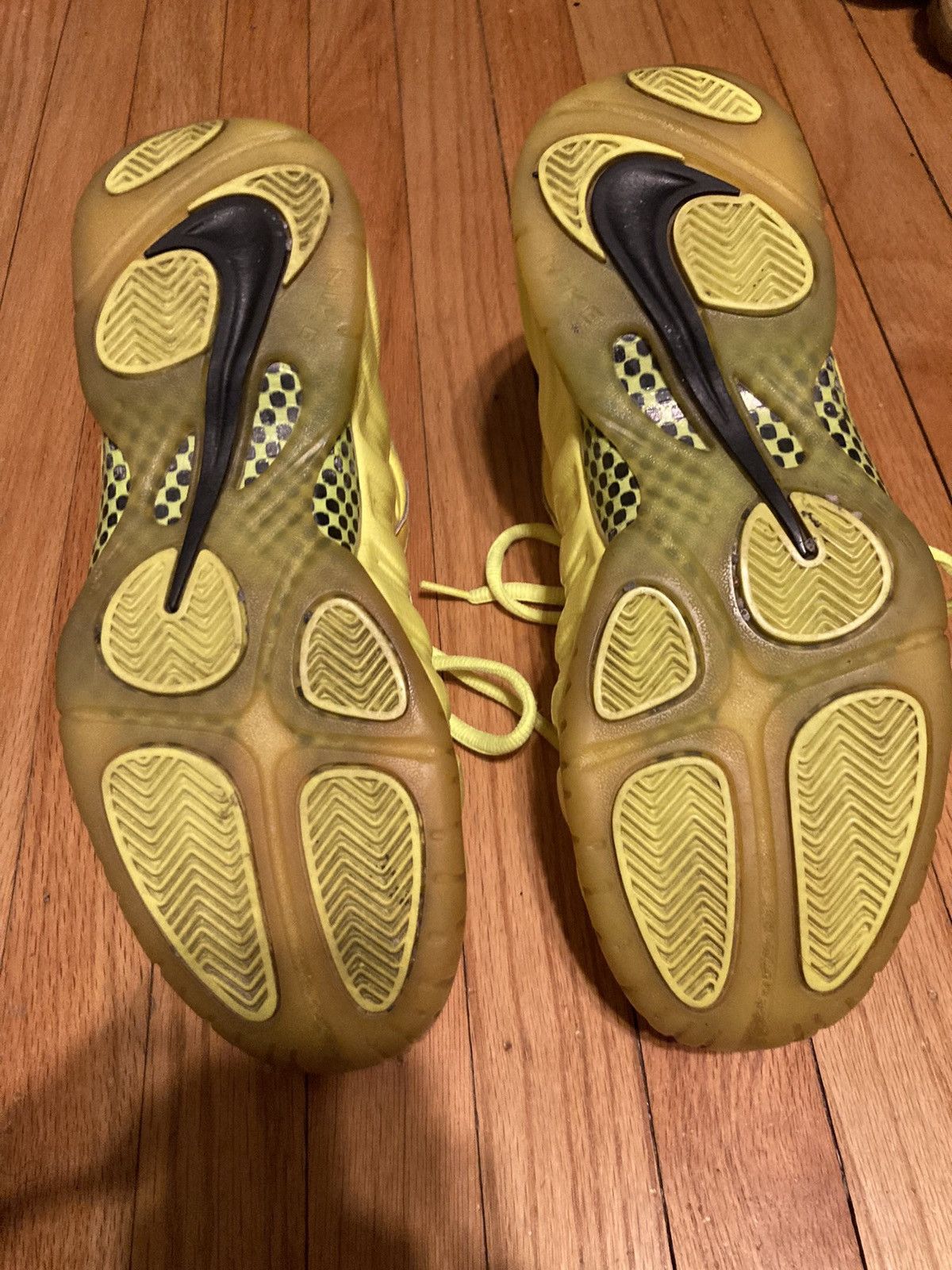 Nike Nike Foamposites “ Volt “ Size US 9.5 / EU 42-43 - 6 Thumbnail