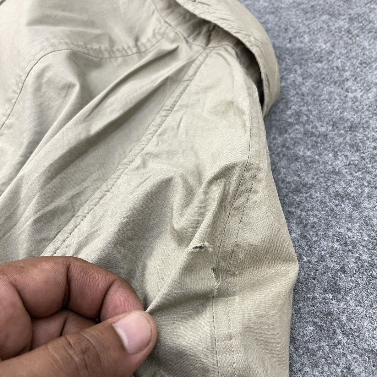 Burberry × Vintage Vintage Burberrys' Distressed Trench Coat Size US M / EU 48-50 / 2 - 10 Thumbnail