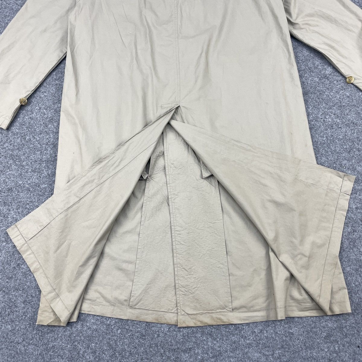Burberry × Vintage Vintage Burberrys' Distressed Trench Coat Size US M / EU 48-50 / 2 - 15 Thumbnail