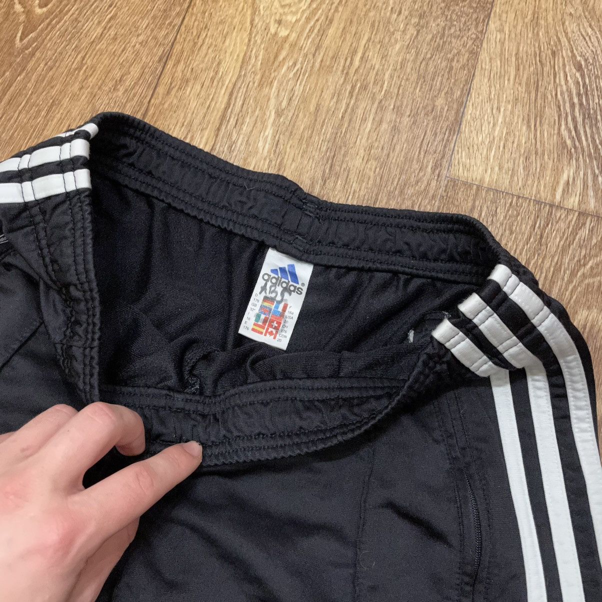 Vintage Vintage Y2K Adidas Striped Nylon Shorts Baggy Streetwear M Size US 32 / EU 48 - 5 Thumbnail