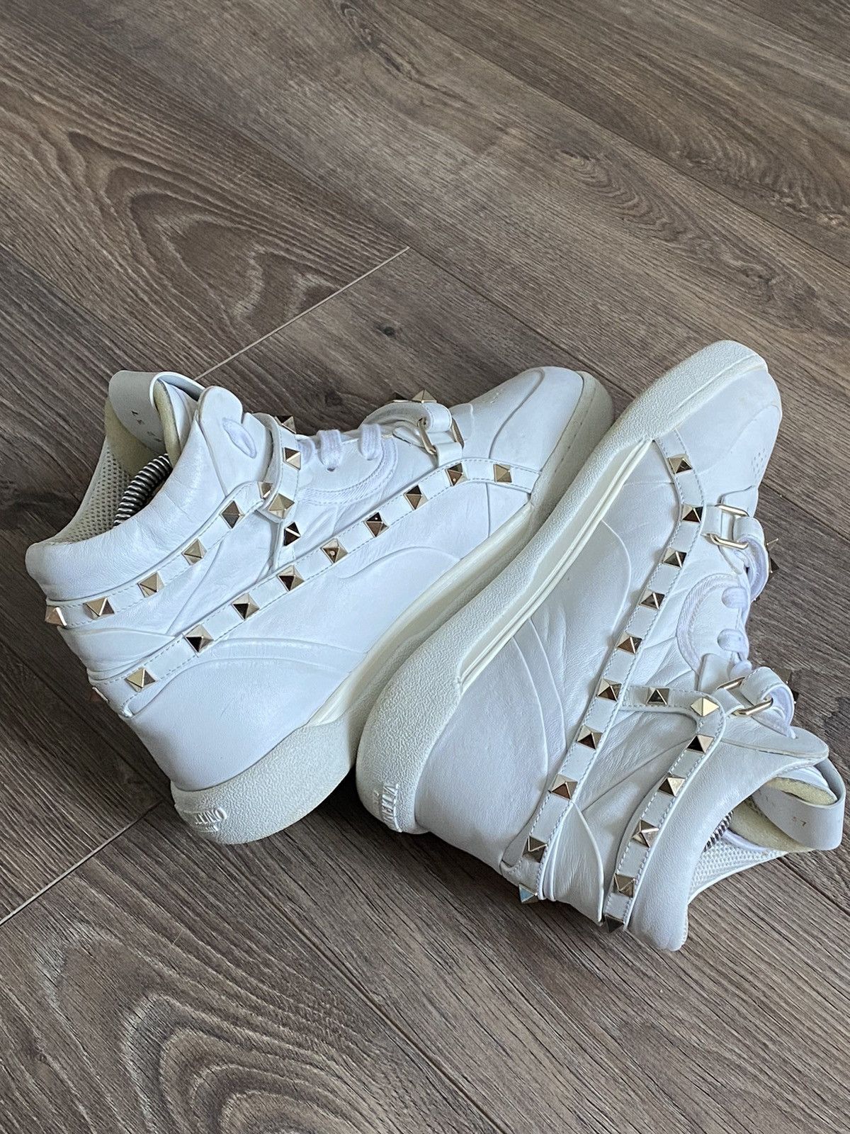 Valentino Valentino White Leather Rockstud Amor High Top Trainers Size US 7 / IT 37 - 12 Thumbnail