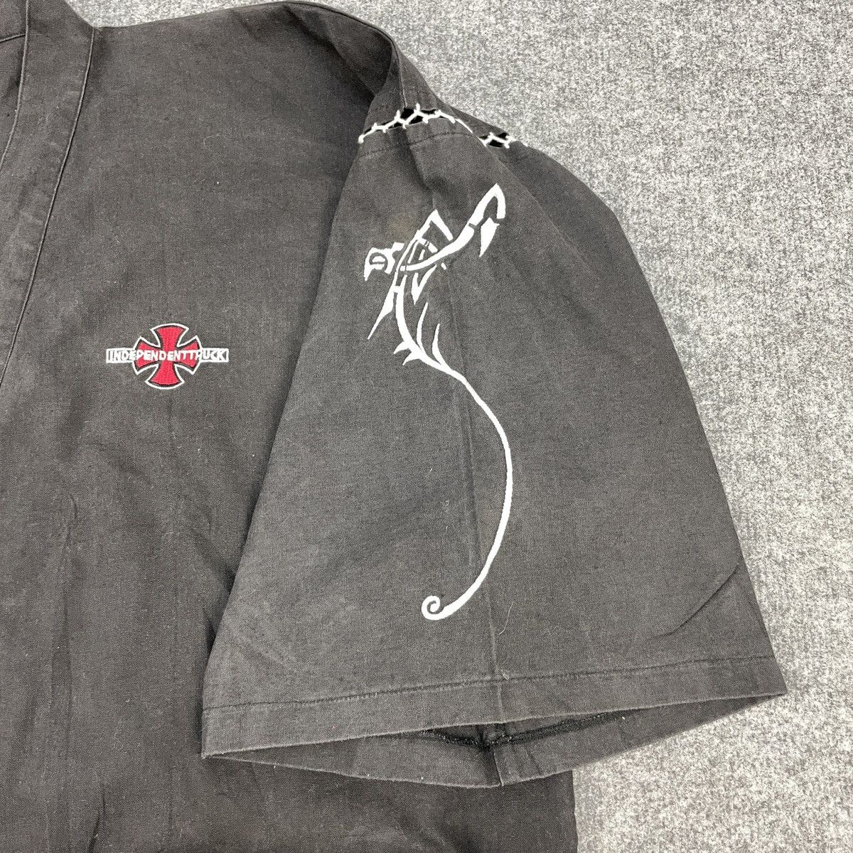 Independent Truck Co. × Vintage RARE Vintage Independent Truck Kimono Embroidery Logo Size US L / EU 52-54 / 3 - 6 Thumbnail