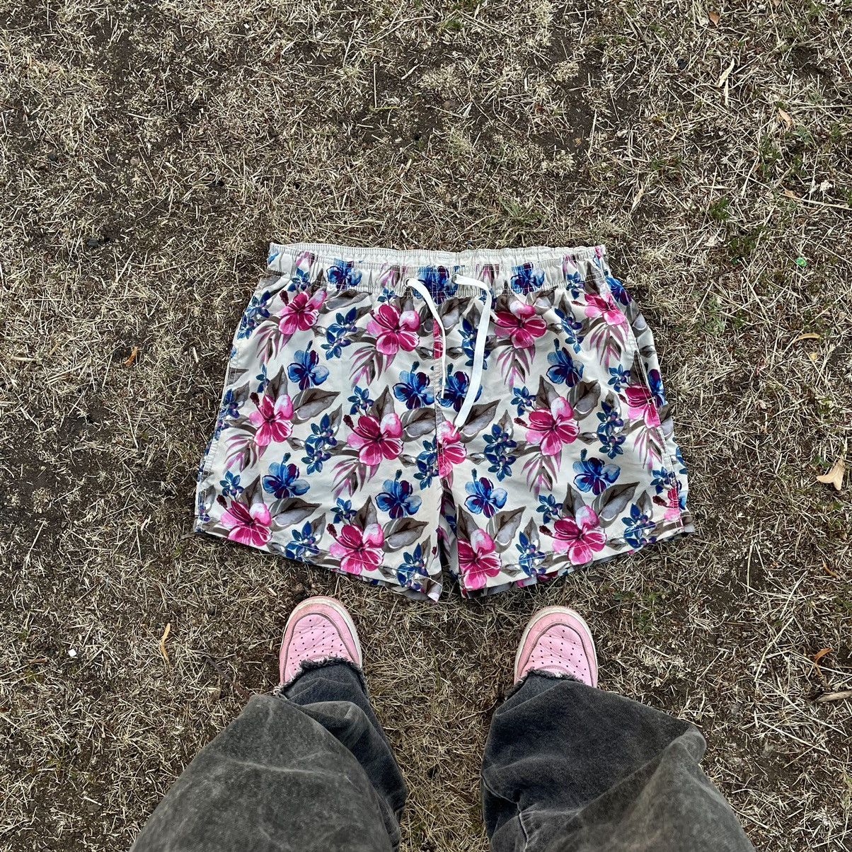 Vintage Vintage Y2K Floral Baggy Shorts Streetwear Rave Summer 34 Size US 34 / EU 50 - 1 Thumbnail