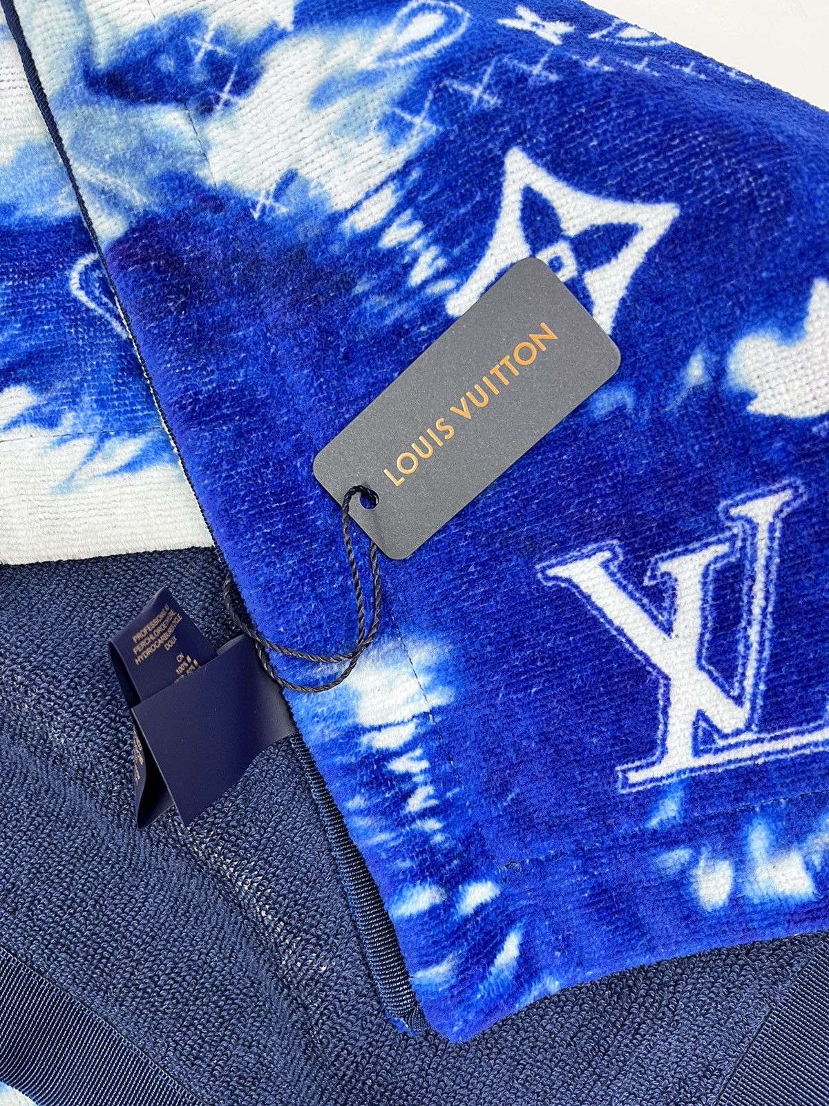 Louis Vuitton × Virgil Abloh LOUIS VUITTON MP3347 MONOGRAM BANDANA BEACH TOWEL Size ONE SIZE - 4 Thumbnail