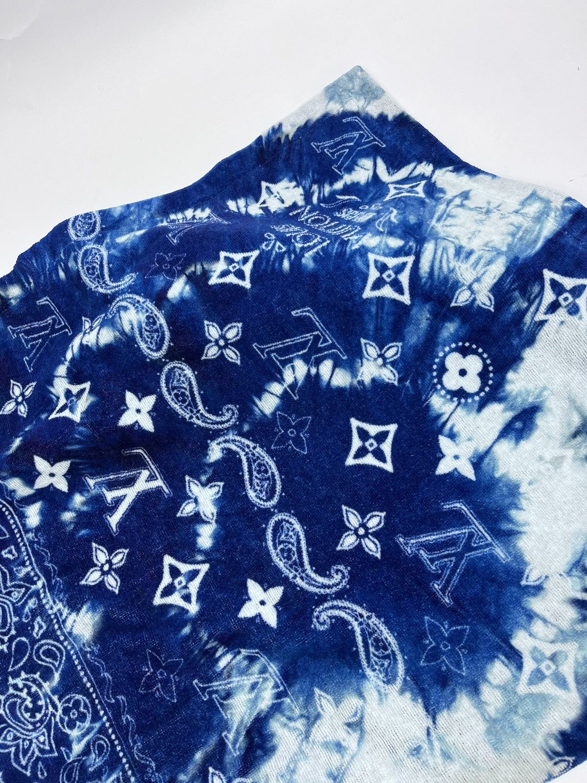 Louis Vuitton × Virgil Abloh LOUIS VUITTON MP3347 MONOGRAM BANDANA BEACH TOWEL Size ONE SIZE - 2 Thumbnail