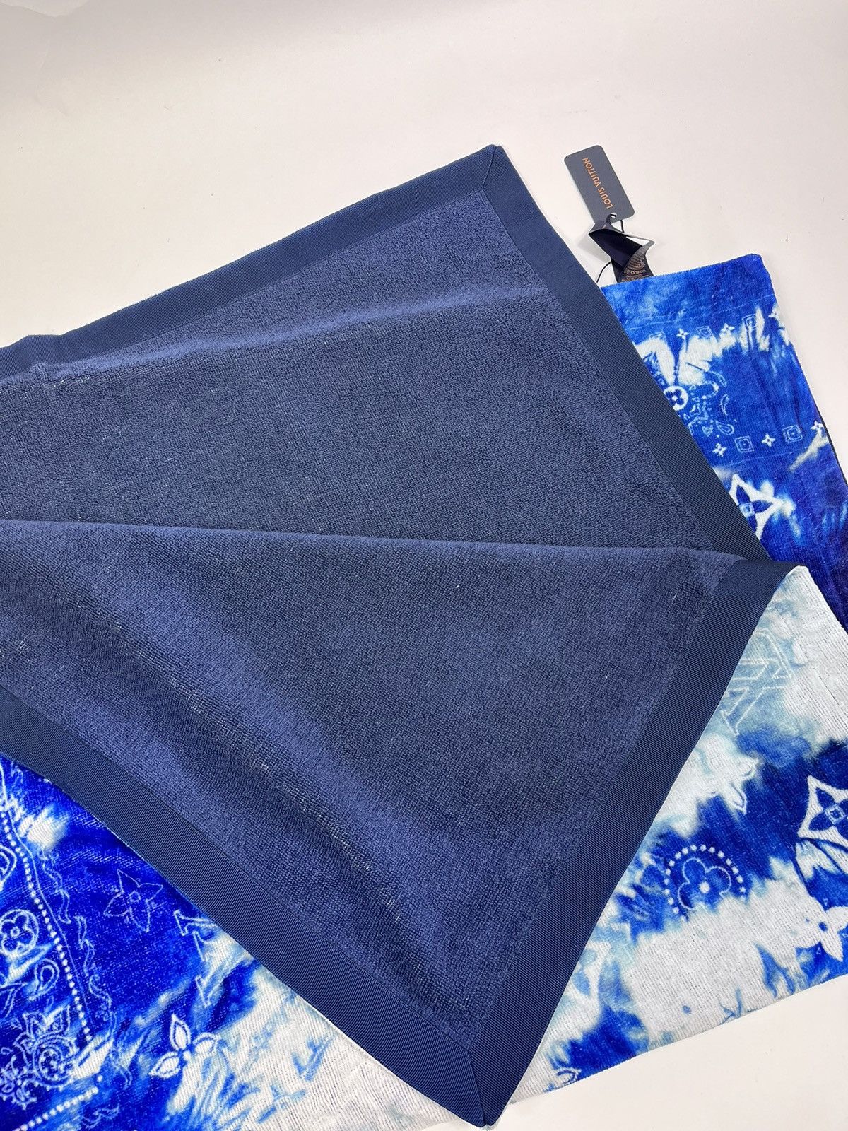 Louis Vuitton × Virgil Abloh LOUIS VUITTON MP3347 MONOGRAM BANDANA BEACH TOWEL Size ONE SIZE - 3 Thumbnail