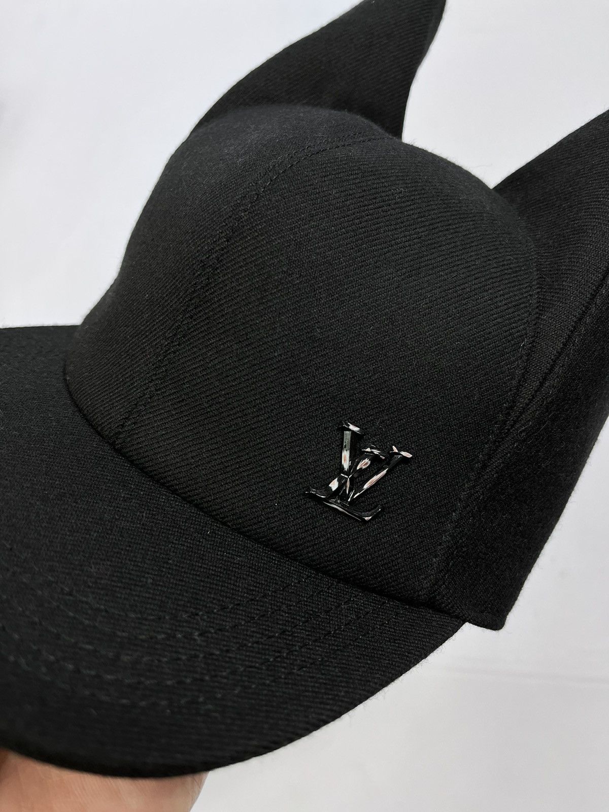 Louis Vuitton LOUIS VUITTON BATMAN CAP SIZE: 58 Size ONE SIZE - 3 Thumbnail