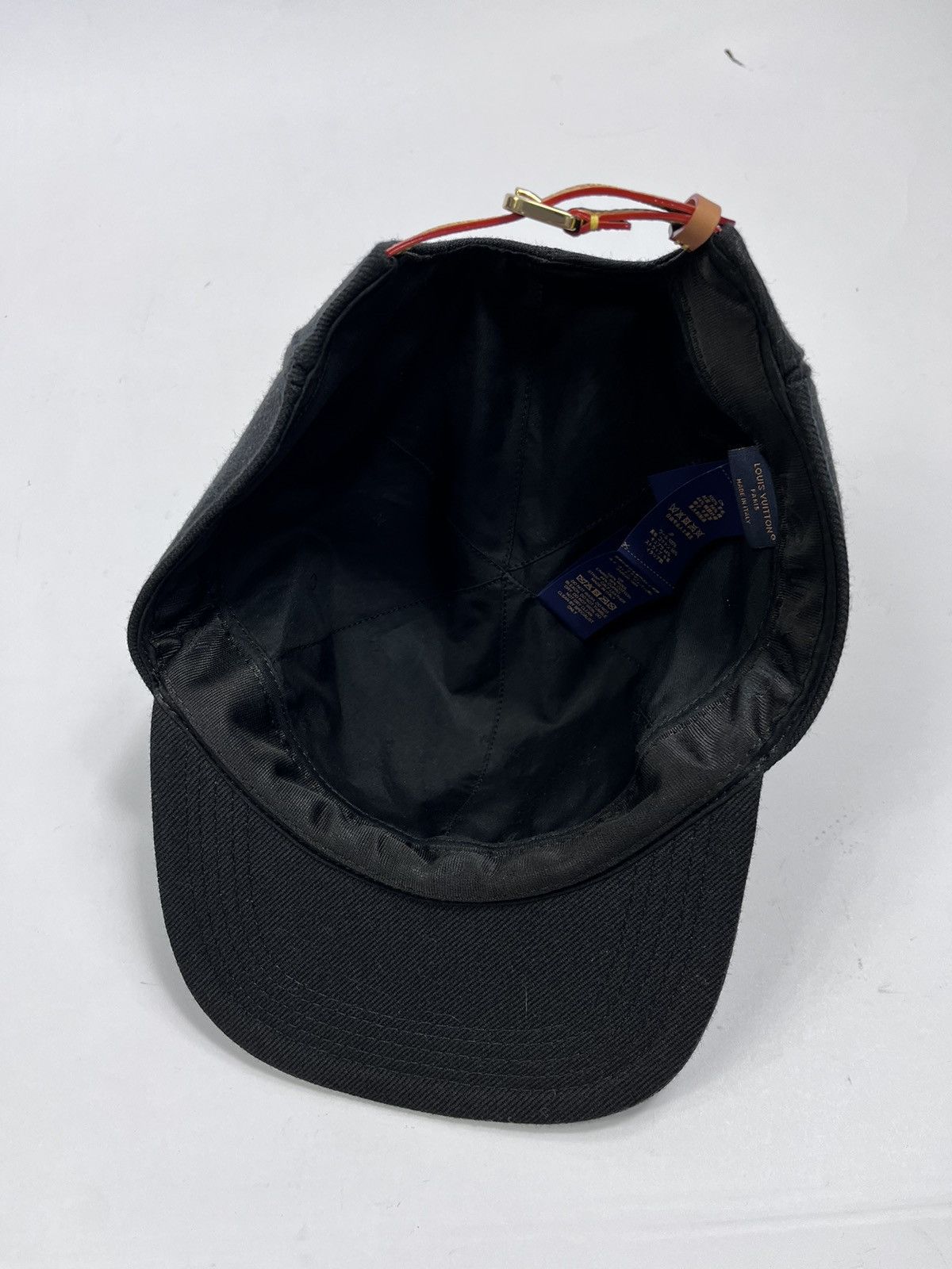 Louis Vuitton LOUIS VUITTON BATMAN CAP SIZE: 58 Size ONE SIZE - 4 Thumbnail