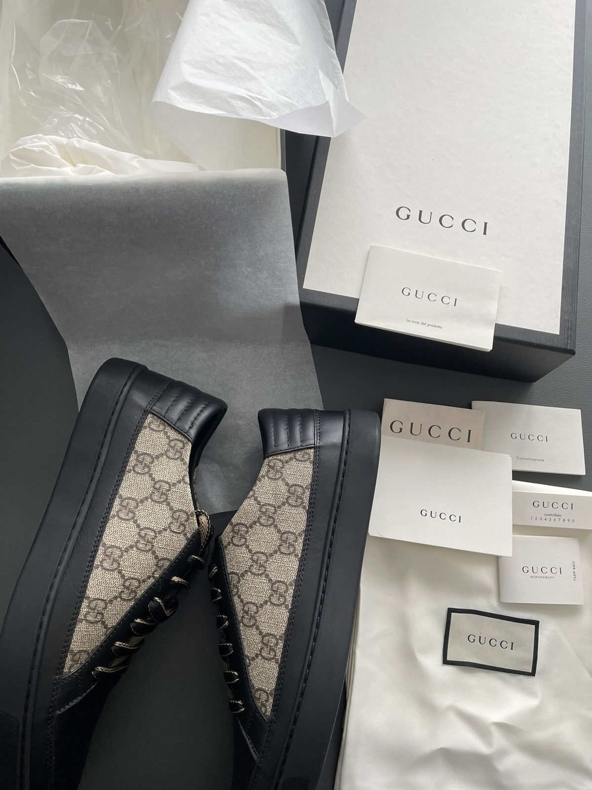 New Rare Limited Edition Supreme Gucci Logo Leather Sneaker