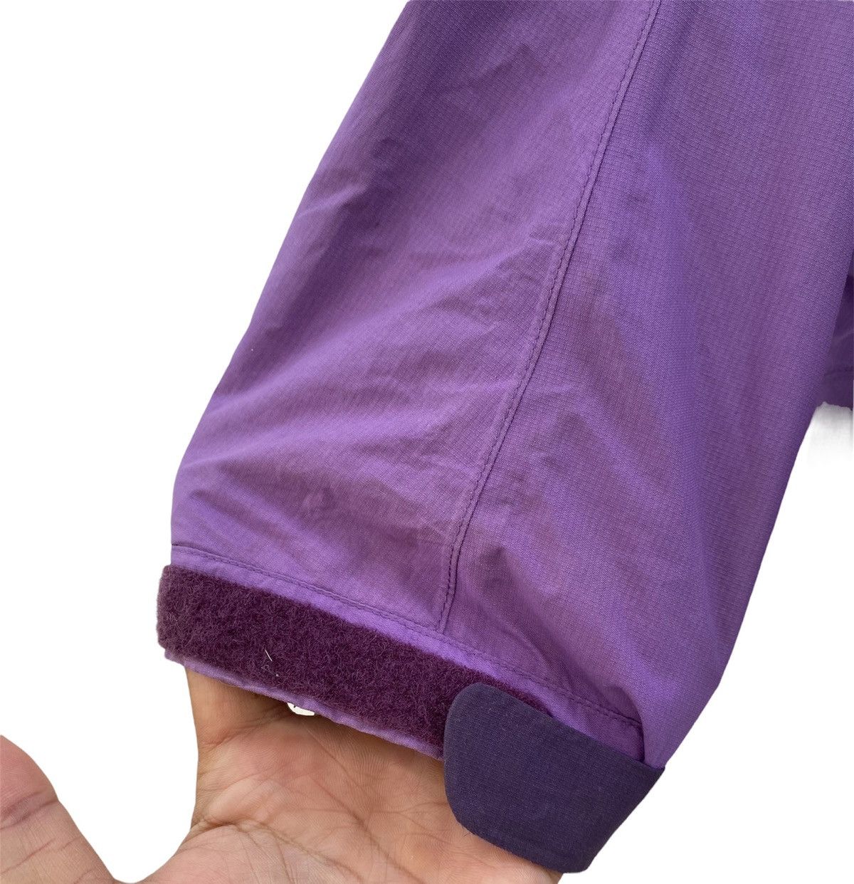 Goretex Montbell Goretex Windbreaker Jacket Light Color Design Size US L / EU 52-54 / 3 - 10 Thumbnail