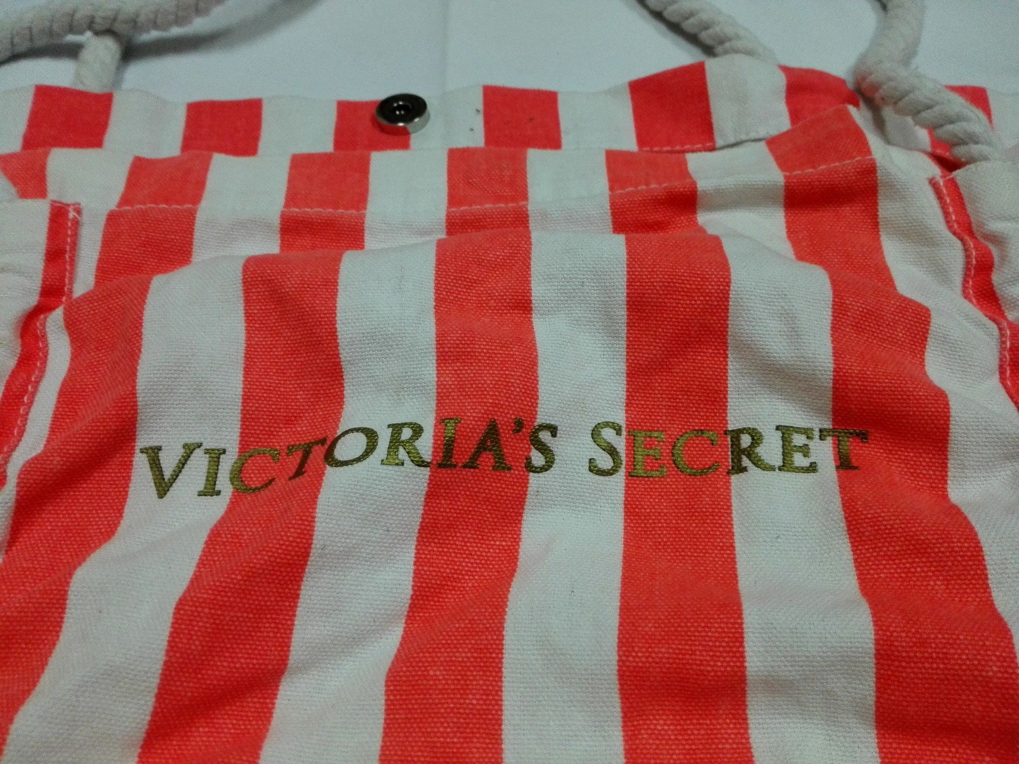 Victoria's Secret Love Victoria's Secret Handbag Shopping Size ONE SIZE - 2 Thumbnail
