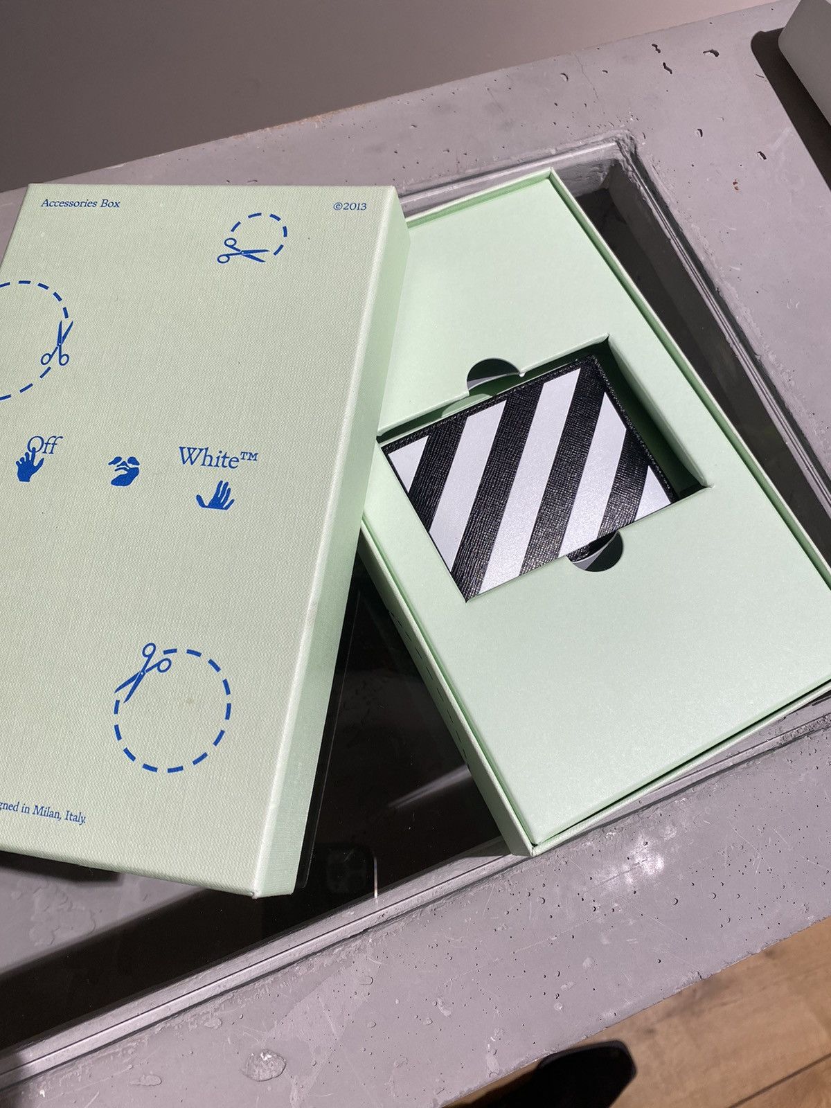 Off-White BNWT Off White Diag Striped Card Case Size ONE SIZE - 1 Thumbnail