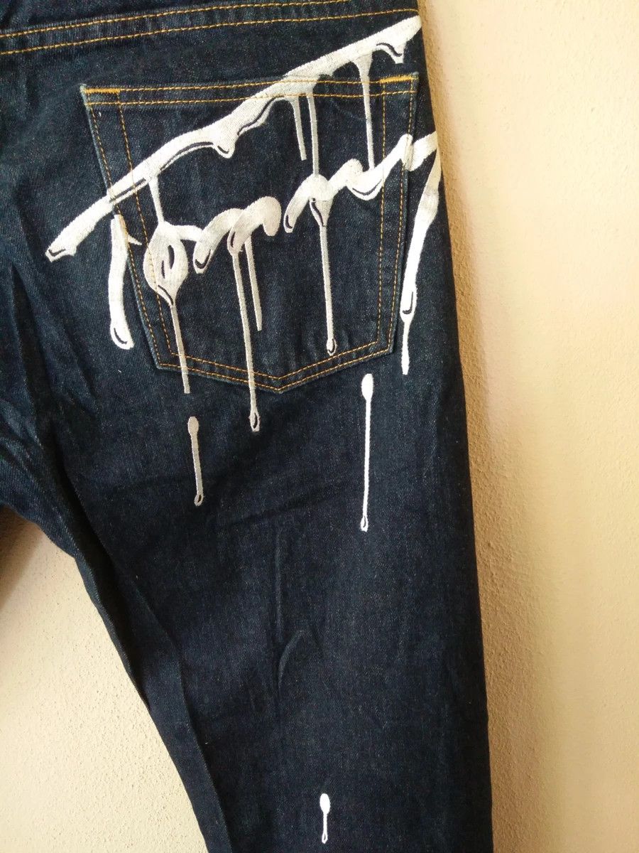 Japanese Brand × Tommy Hilfiger × Tommy Jeans Tommy Hilfiger Embroidery at Pocket Jeans Dark Blue Colour Size US 34 / EU 50 - 2 Thumbnail