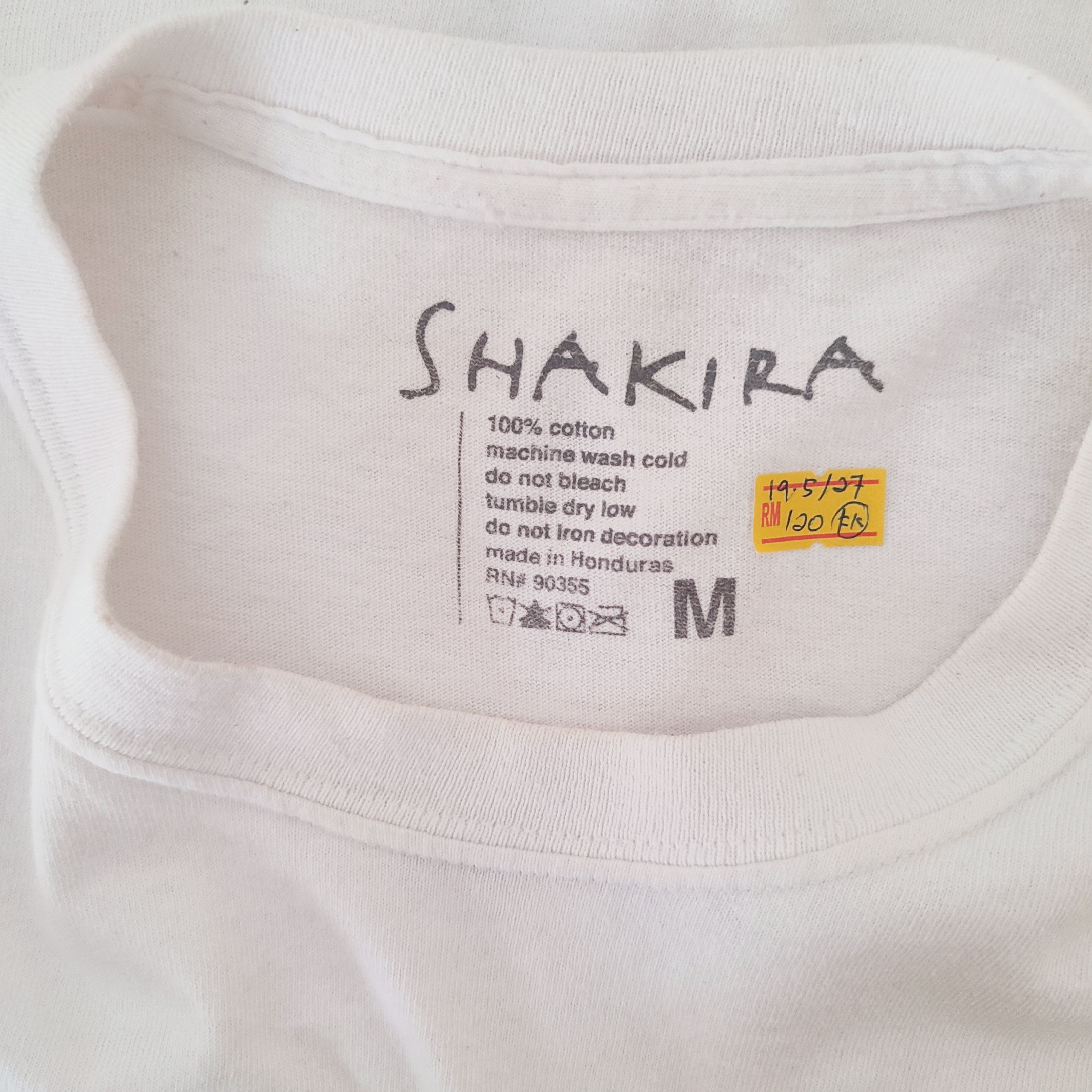 Band Tees SHAKIRA Famous Singer Long Sleeve Tshirt Size US M / EU 48-50 / 2 - 4 Thumbnail