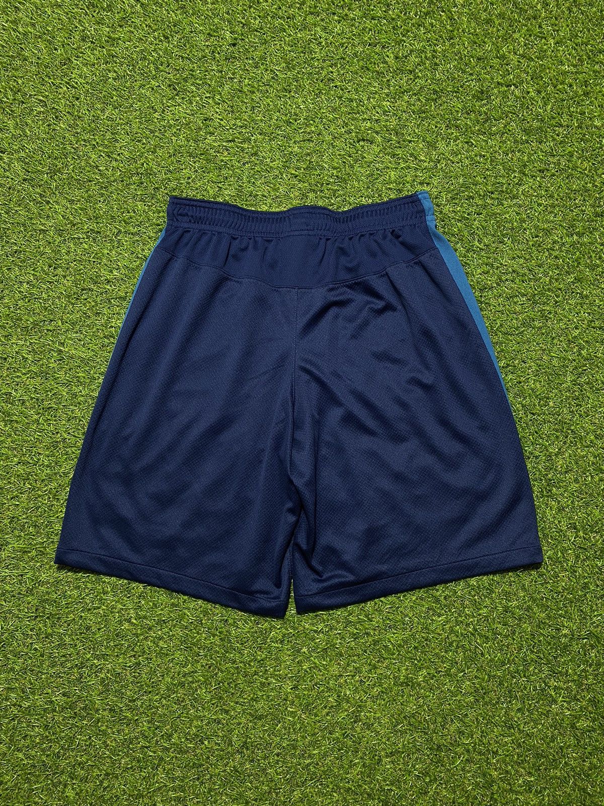 Nike Vintage Nike shorts streetwear swoosh casual y2k size M Size US 32 / EU 48 - 2 Thumbnail