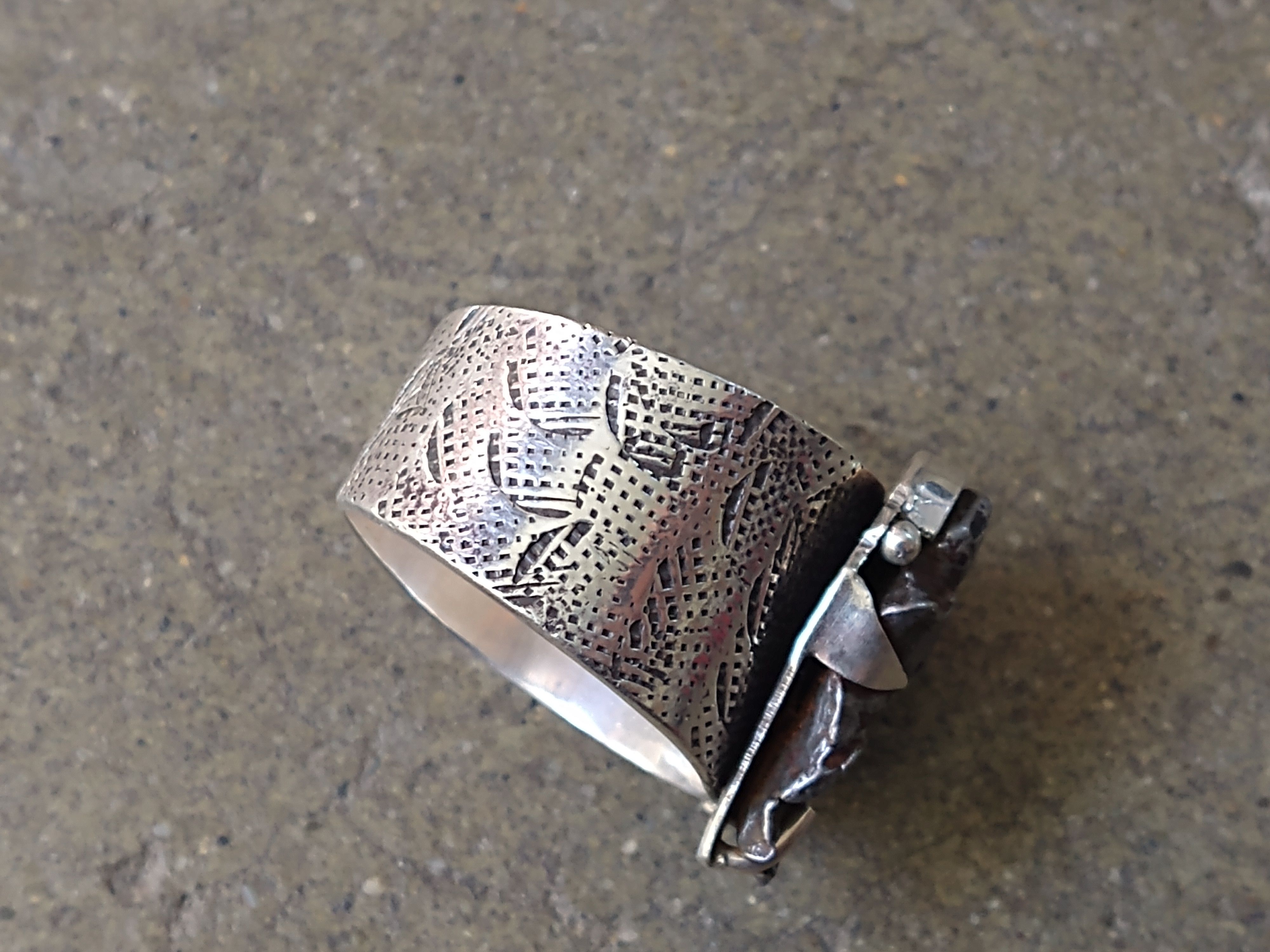 Jewelry × Vintage Sterling Silver Ring Size 12 Meteorite Modern Abstract Size ONE SIZE - 8 Thumbnail