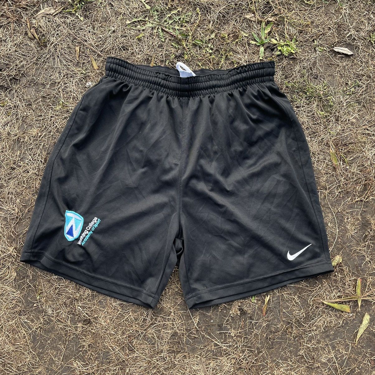 Vintage Vintage Y2K Nike Swoosh Shorts Streetwear Skate Black 32 Size US 32 / EU 48 - 1 Thumbnail