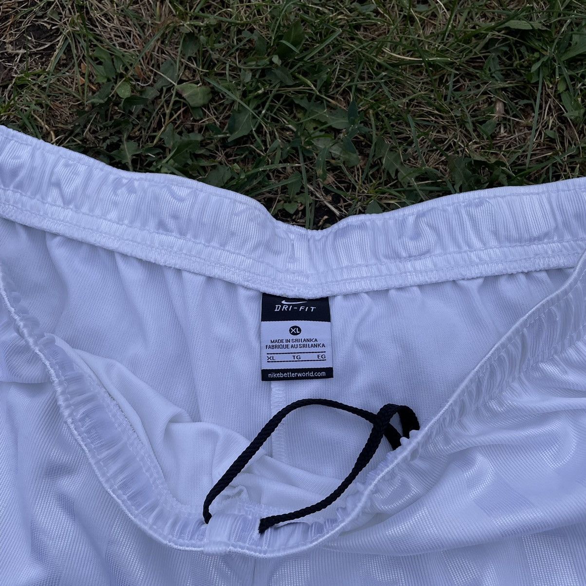 Vintage Vintage 90s Nike Swoosh Shorts Streetwear Skate White 35 Size US 35 - 4 Thumbnail