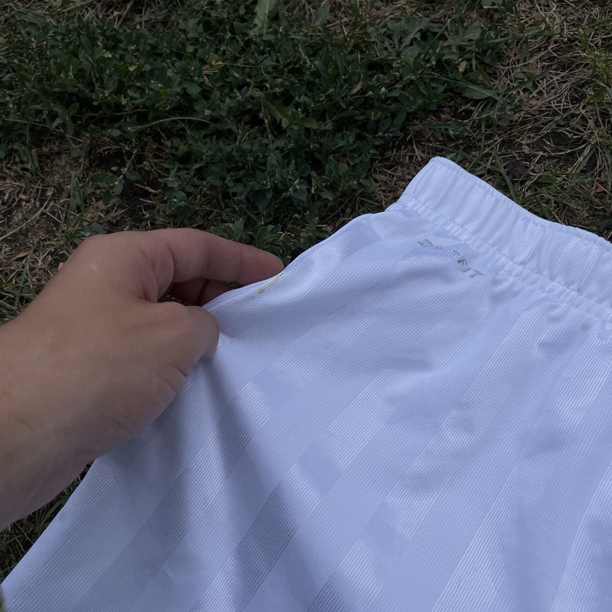 Vintage Vintage 90s Nike Swoosh Shorts Streetwear Skate White 35 Size US 35 - 3 Thumbnail