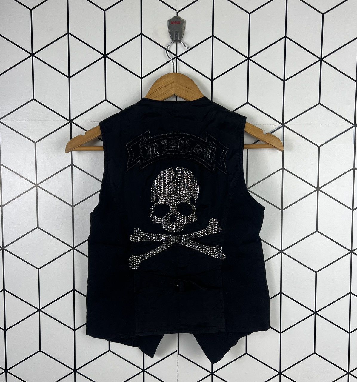 image of Irish Crone Irish Skull Vest in Black, Men's (Size Medium)