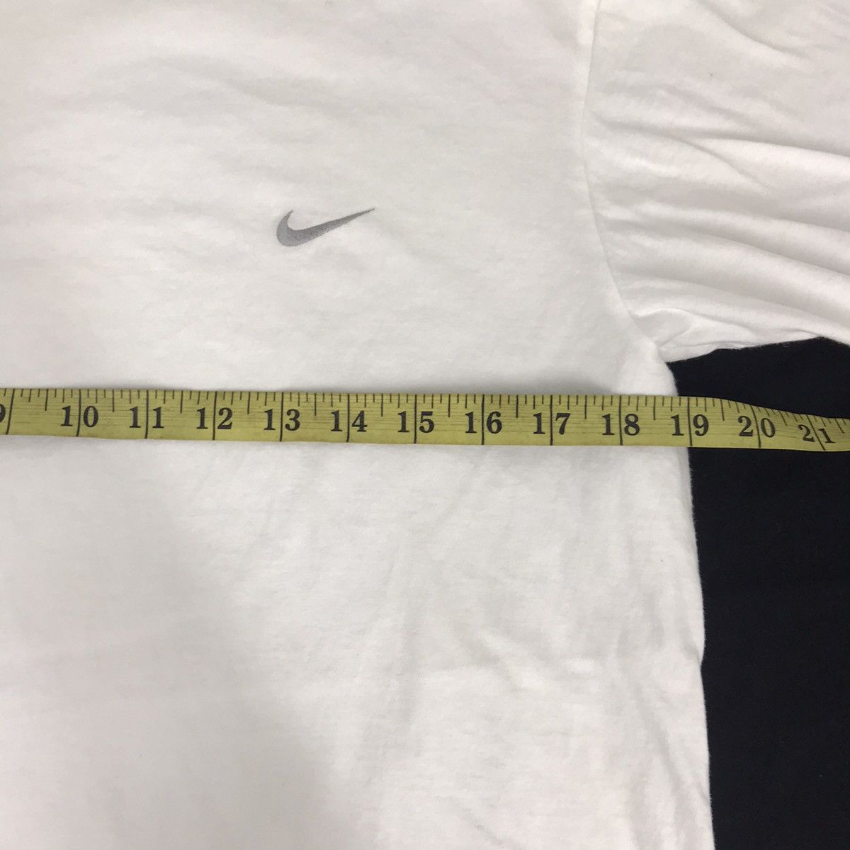 Nike Nike Swoosh Logo Minimalist Unisex Tee Size US S / EU 44-46 / 1 - 5 Thumbnail