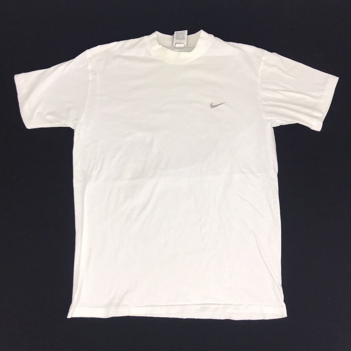 Nike Nike Swoosh Logo Minimalist Unisex Tee Size US S / EU 44-46 / 1 - 1 Thumbnail