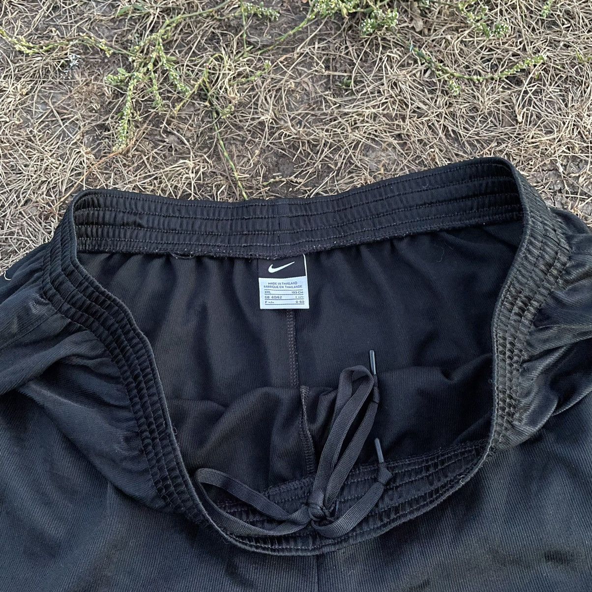 Vintage Vintage Nike Y2K Swoosh Shorts Streetwear Skate Bleached 36 Size US 36 / EU 52 - 4 Thumbnail