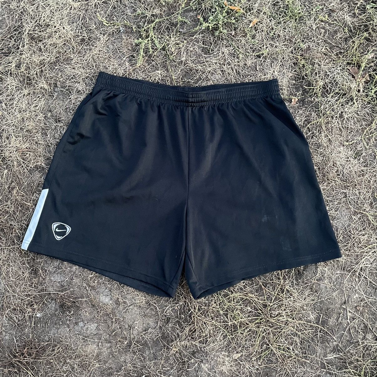 Vintage Vintage Nike Y2K Swoosh Shorts Streetwear Skate Bleached 36 Size US 36 / EU 52 - 1 Thumbnail