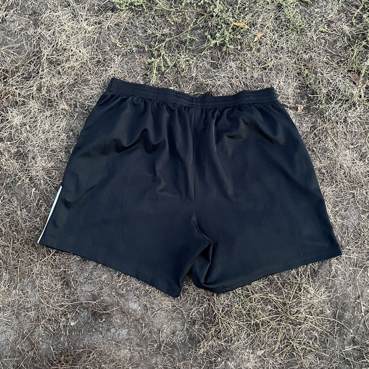 Vintage Vintage Nike Y2K Swoosh Shorts Streetwear Skate Bleached 36 Size US 36 / EU 52 - 5 Thumbnail