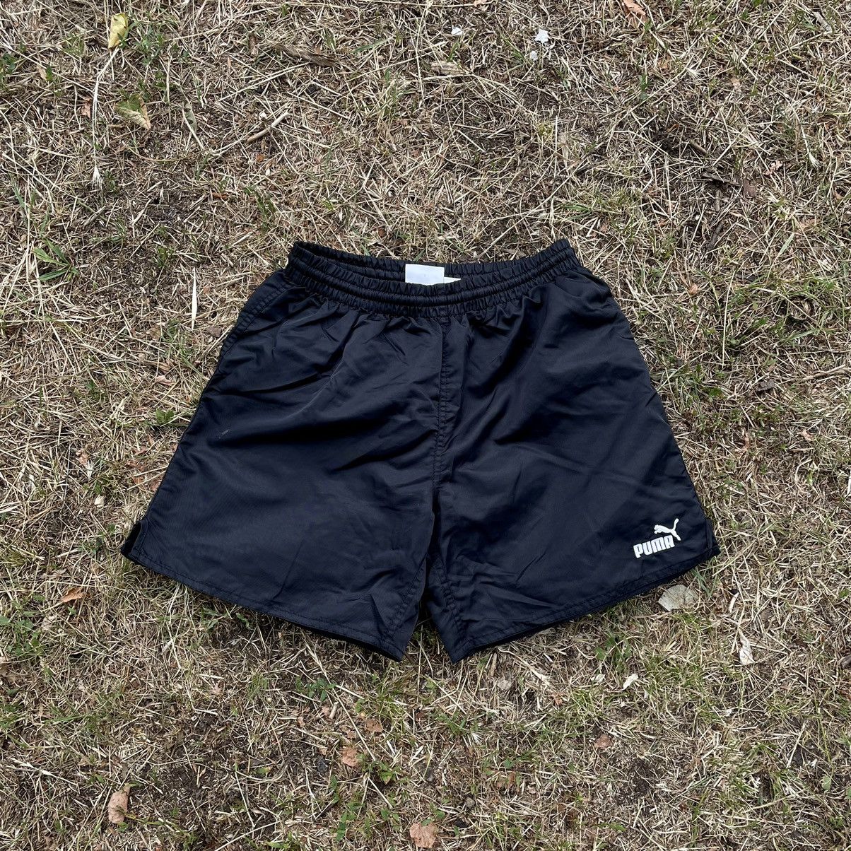 Vintage Vintage 90s Puma Shorts Baggy Streetwear Y2K Black Faded 30 Size US 30 / EU 46 - 1 Thumbnail