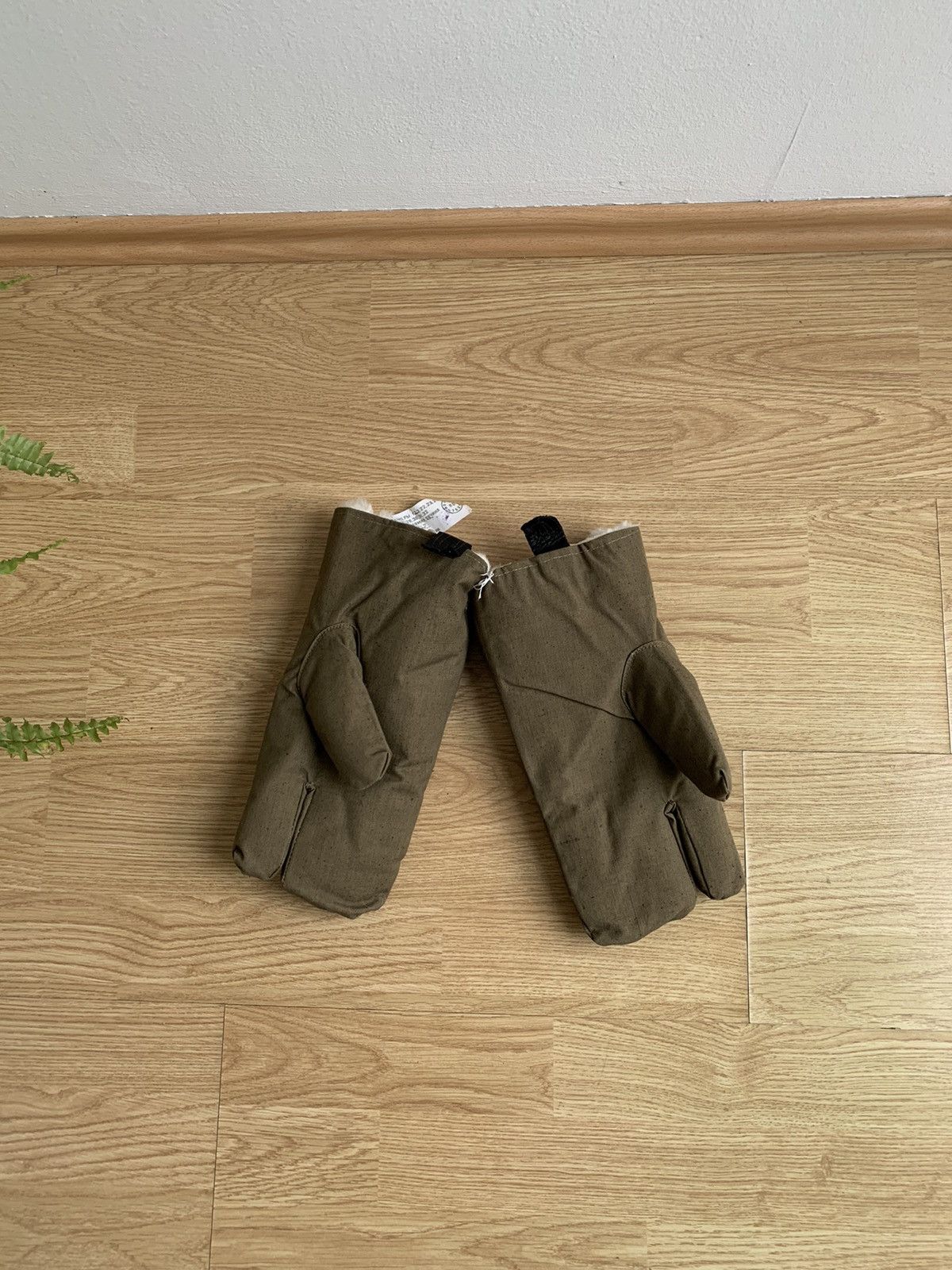 Vintage Archive 1986 Russian Gloves Size ONE SIZE - 1 Thumbnail