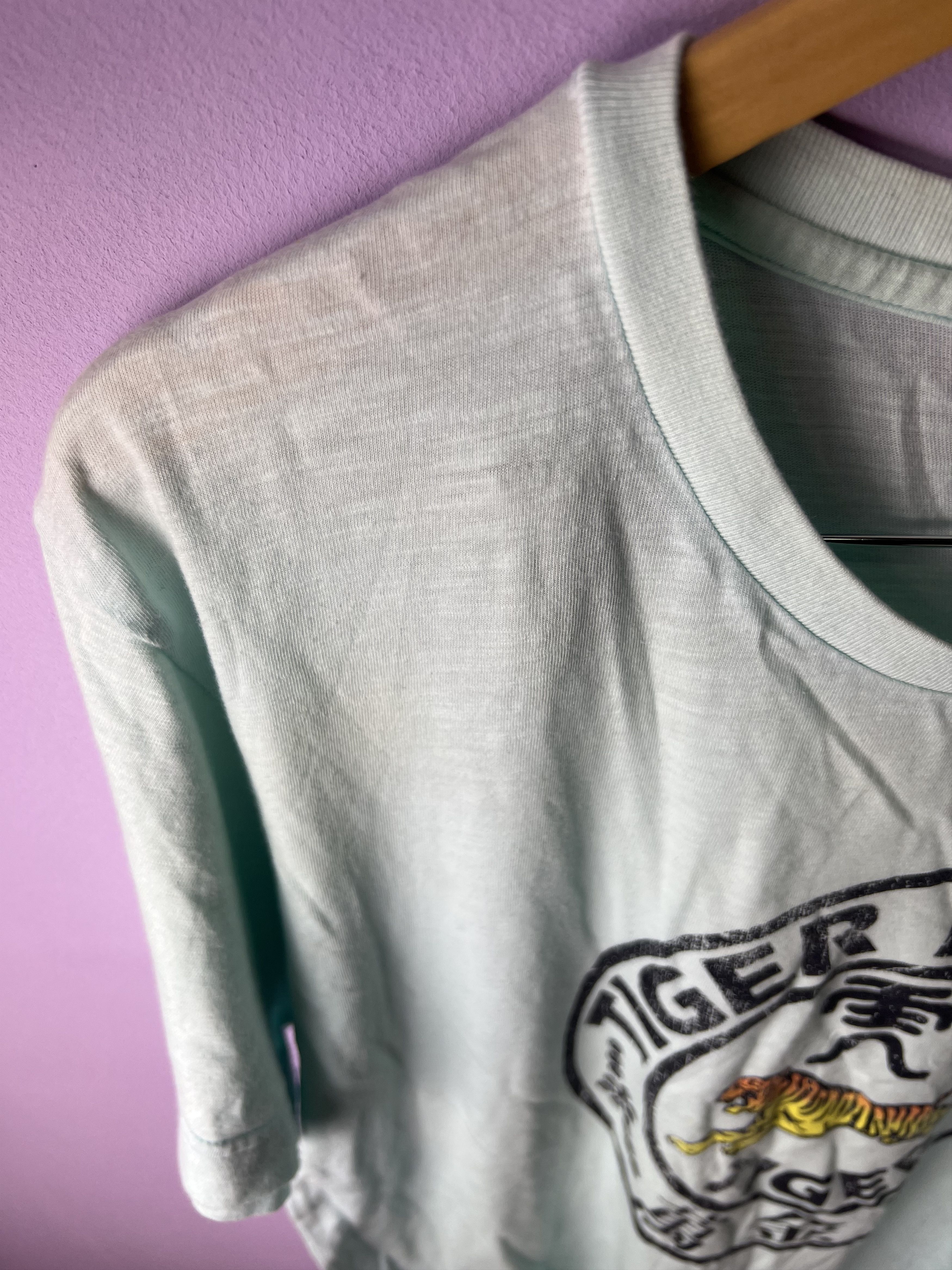 Japanese Brand 🔥Rare Tiger Balm Uniqlo Tees Size US M / EU 48-50 / 2 - 7 Thumbnail