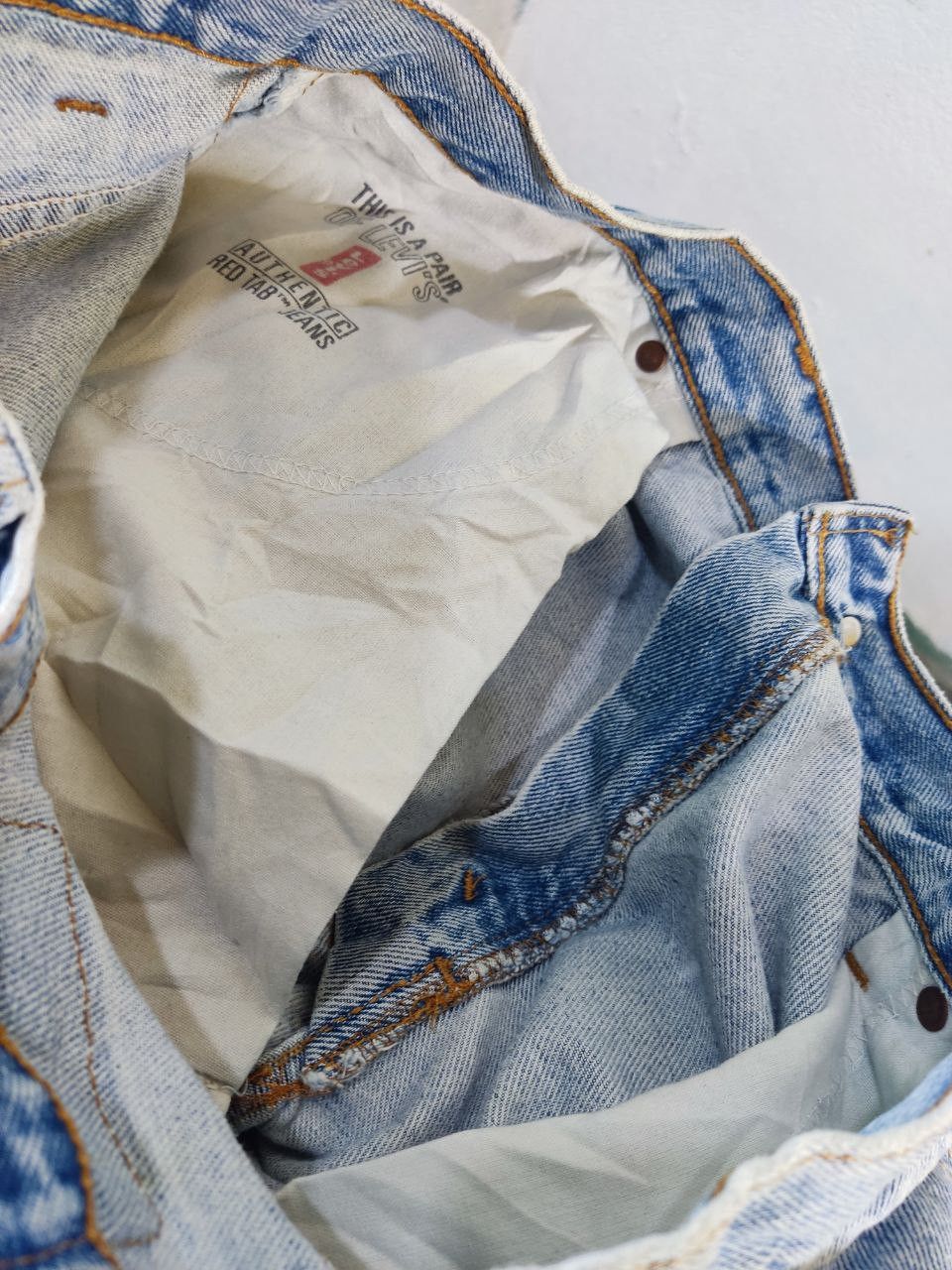 Levi's vintage levis 560 loose fit tapered leg lightwash distressed Size US 36 / EU 52 - 4 Thumbnail