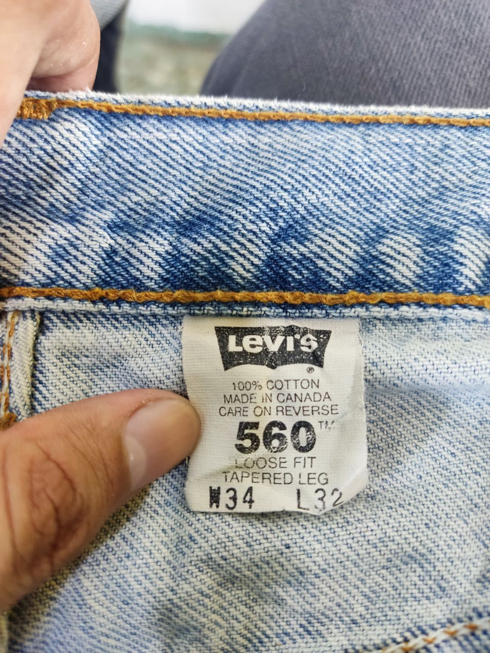 Levi's vintage levis 560 loose fit tapered leg lightwash distressed Size US 36 / EU 52 - 5 Thumbnail