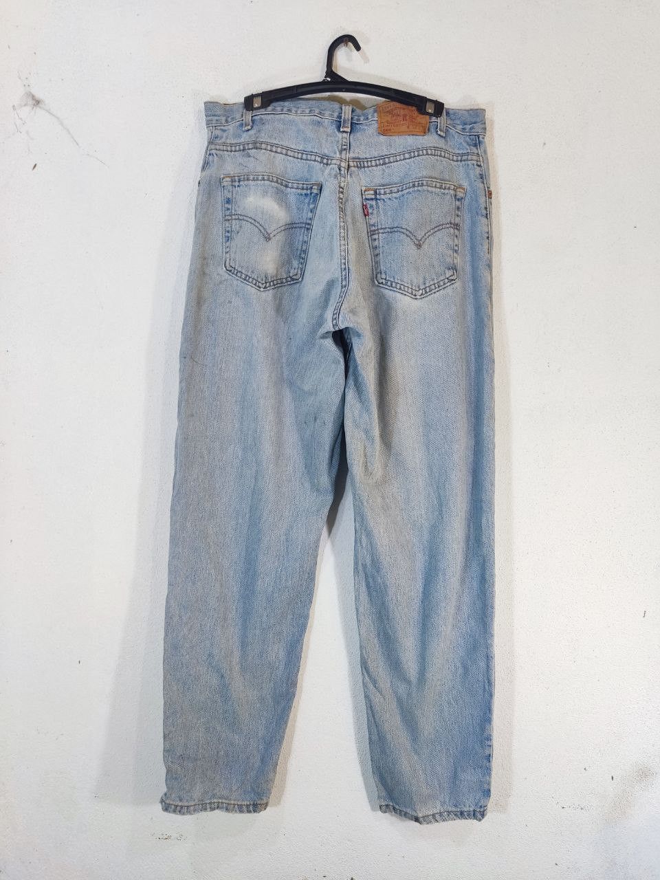 image of Distressed Denim x Levis Vintage Levis 560 Loose Fit Tapered Leg Lightwash Distressed in Light Blue