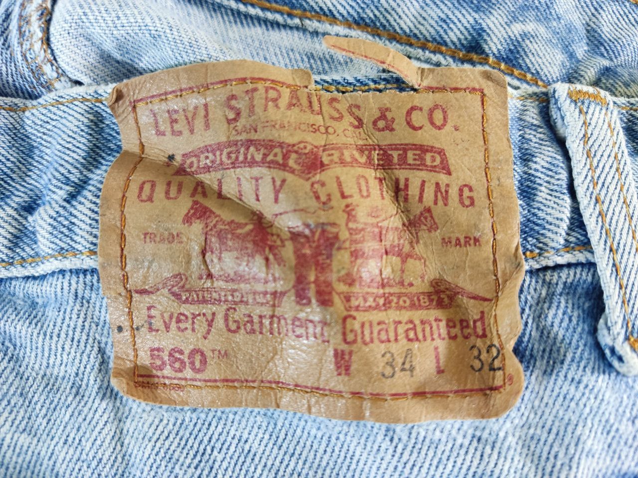 Levi's vintage levis 560 loose fit tapered leg lightwash distressed Size US 36 / EU 52 - 3 Thumbnail