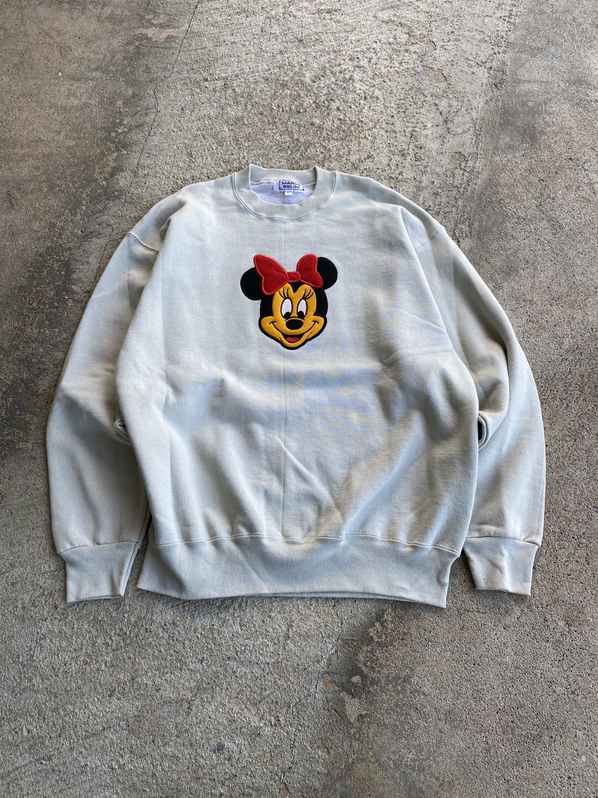 Disney × Vintage Vintage 90’s Minnie Mouse Patch Cream Sweatshirt Size US L / EU 52-54 / 3 - 1 Thumbnail