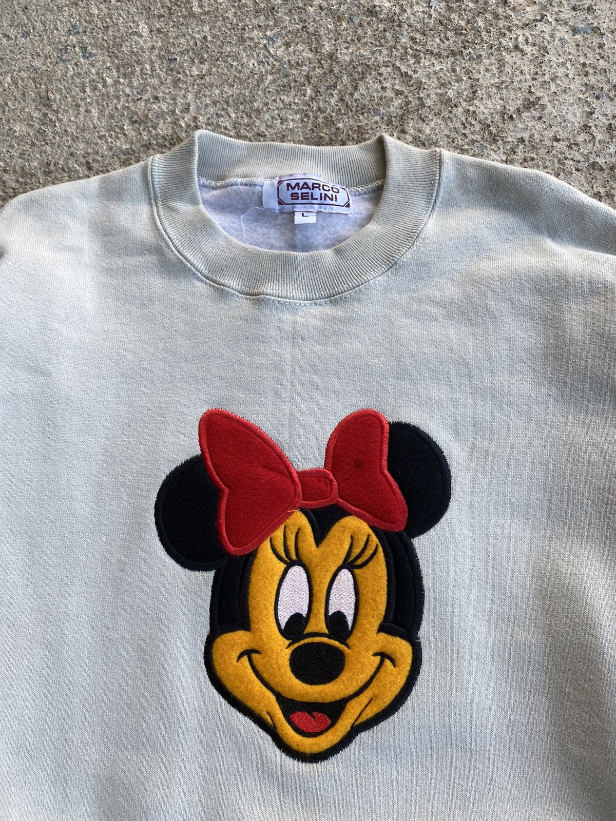 Disney × Vintage Vintage 90’s Minnie Mouse Patch Cream Sweatshirt Size US L / EU 52-54 / 3 - 2 Thumbnail