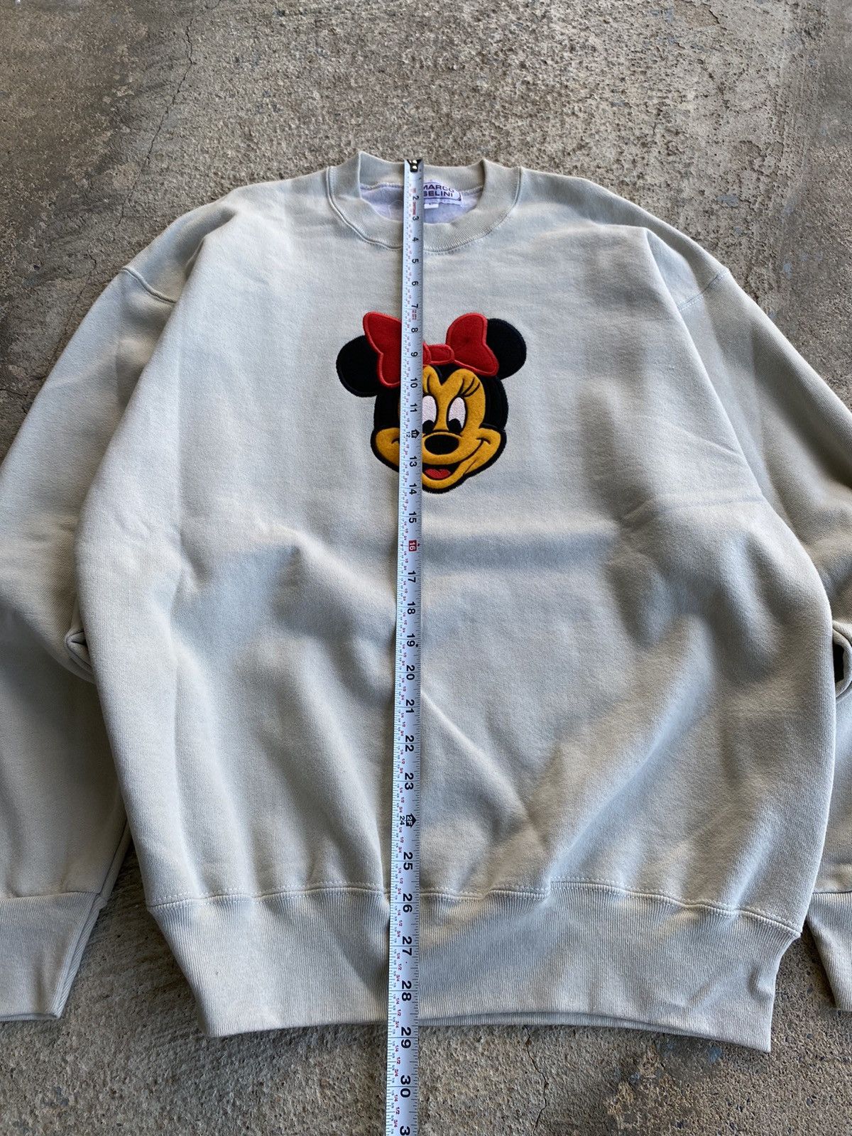 Disney × Vintage Vintage 90’s Minnie Mouse Patch Cream Sweatshirt Size US L / EU 52-54 / 3 - 10 Thumbnail