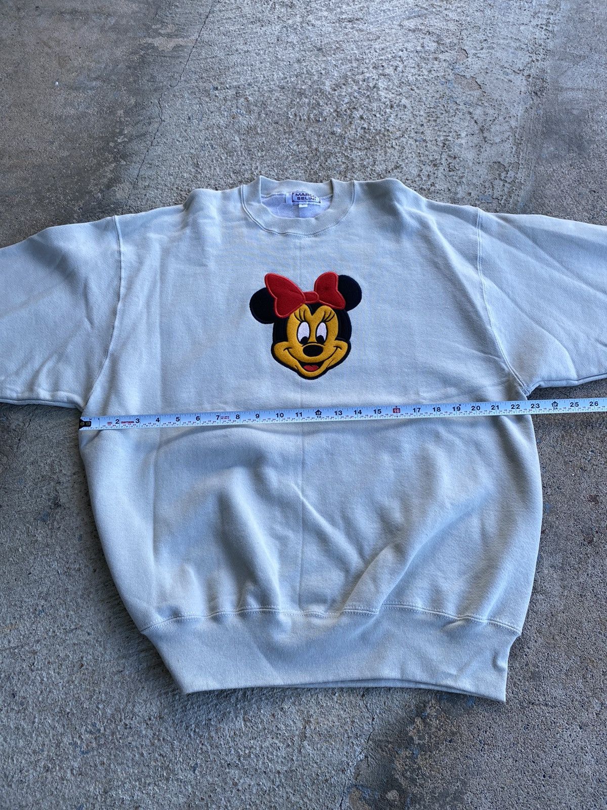 Disney × Vintage Vintage 90’s Minnie Mouse Patch Cream Sweatshirt Size US L / EU 52-54 / 3 - 11 Thumbnail