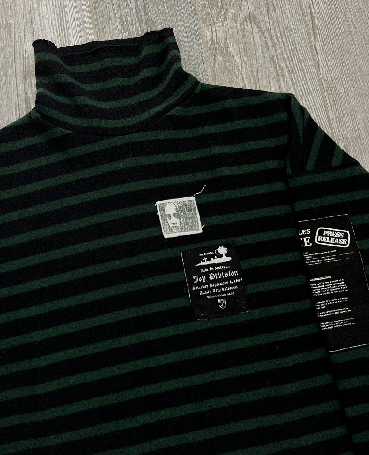 Raf Simons AW2001-2002 Raf Simons Riot Riot Riot Green Patch Turtleneck Size US L / EU 52-54 / 3 - 3 Thumbnail