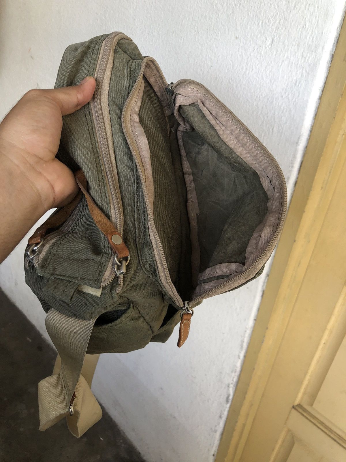 Japanese Brand Artphere Multipocket Sling Bag Size ONE SIZE - 14 Thumbnail